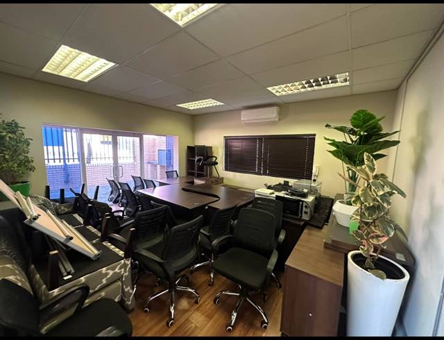 1,034M² WAREHOUSE TO LET IN NORTH RIDING